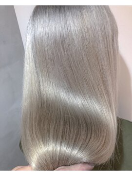 ジーナ(XENA) ホワイトオルチャンヘア