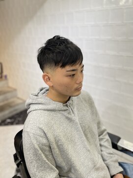 メリケンバーバーショップ フクオカ(MERICAN BARBERSHOP FUK) コンマヘアーナチュラルビジネスフェードパーマ