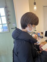 ワンヘアーアナザーライフ(ONE hair-another-life) 耳かけ丸みショート