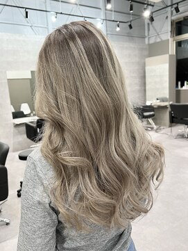 ヴィア(Via) バレイヤージュ×ロング