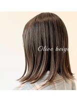 ヒクルーム(HIQU ROOM)&nbsp;オリーブベージュ10lv/伸ばしかけミディアム/外はねスタイル