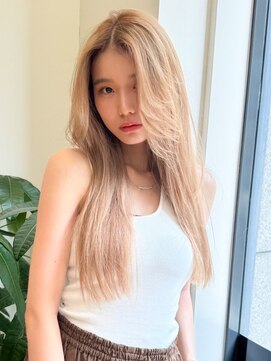 ノラ ウメダ(NORA UMEDA) ダブルカラーブロンドミルクティーベージュレイヤーカット