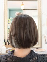 ラグラスヘア(LAGRAS HAIR)&nbsp;オリーブカラー＆インナーシルバーのボブ