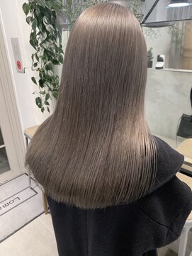 ロマリア(Lomalia) 乾かすだけでキマる髪/馴染むハイトーンパールグレージュ