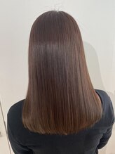 髪の柔らかさや質感はそのまま“お悩み”だけを解消し【髪質改善酸性ストレート】で憧れ美髪ストレートに