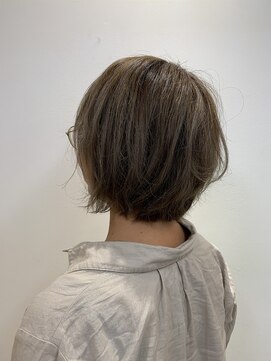 リゾーム デ リアン(Rhizome des liens) 伸ばしかけヘア/小顔ショートオリーブカラー大人かわいい