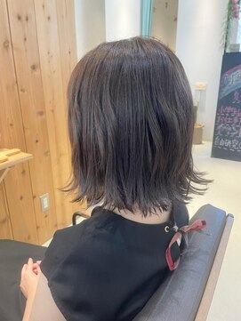 タイズ(ties) 20代30代40代アッシュグレージュくびれ毛先パーマ肩ライン外ハネ