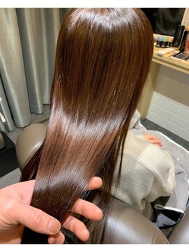 カミケンガレリア(kamiken. galleria) 上品ナチュラル美髪ストレート艶髪まとまる【カミケンガレリア】