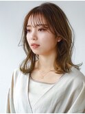 柔らかなモカベージュのレイヤースタイル