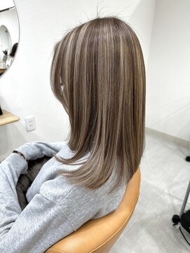 イト(ito.) 白髪活かしハイライトベージュエアリーロング_ピンクブラウン