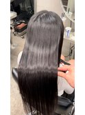 巻かずに目を引く艶髪に