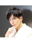 上げも下ろしも分けもいけるツイストパーマ