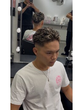 メンズサロン キング 心斎橋店(Men’s salon K!ng) ホワイトメッシュ/ツイスト/ツイスパ/パーマ/メンズ/眉毛/心斎橋