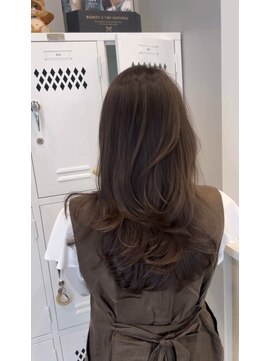 プラチナ(PLATINA) ハイレイヤーレイヤーカットブリーチ無しカラー顔周り韓国