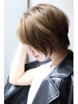 グリッター 泉中央店(GRITTERs)の写真/【泉中央駅から徒歩5分】重たい印象を与えない*暗色でも透明感のあるグレイカラー★ハイライトで立体感も◎