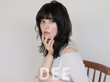 ディー(DEE)