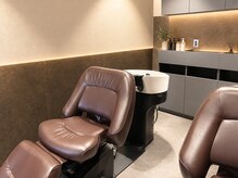 オーバーヘアー 大久保店(over hair)の雰囲気（アットホームな空間でゆったり過ごせます♪[顔周り/眉毛/学割]）