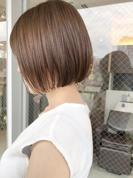 キアラ(Kchiara) 首元涼しげ切りっぱなしボブkchiara天神川野直人