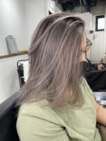 フォーク(FOLK)&nbsp;ピンクグレーバレイヤージュ　白髪ぼかし　髪質改善