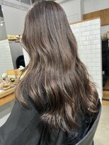 アトリエ ジジ(atelier ZiZi)&nbsp;明るい白髪染め　白髪ぼかし　ロングレイヤー