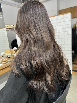 アトリエ ジジ(atelier ZiZi) 明るい白髪染め 白髪ぼかし ロングレイヤー