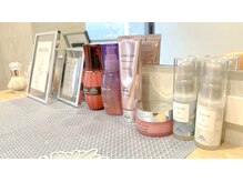 カメリアヘアサロン サッポロ(Camellia hair salon SAPPORO)の雰囲気（ヘアケアアイテムもご用意しております！気軽にお声かけください）
