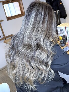 ブレイズヘアー(BLAZEhair) 脱白髪染めバレイヤージュ2週間後×ホワイトベージュ