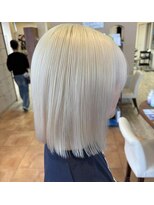 ヴィサージュオーク(VISAGE oak)&nbsp;抜きっぱなしブロンド/ホワイトカラー