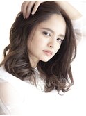 【肌色の透明感アップ】温もり感じるニュアンスグレージュ