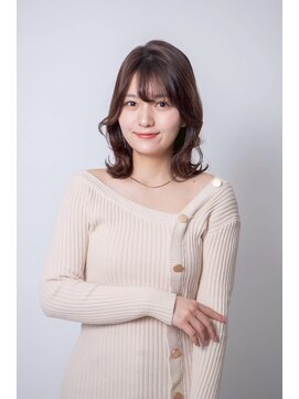 ルフュージュ バイ プロデュース 相模大野店(Refuge by Produce) 外ハネミディアム/ココアブラウン/バタフライカット