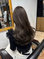 エル バイ ホーム(L by HOME)&nbsp;透け感カラー　グレージュヘア　流れる顔まわりカット