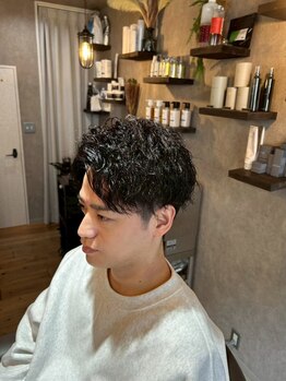 カミノケンキュウ toniko【トニコ】の写真/人気のツイストや波巻きパーマもお任せ。好印象なメンズスタイルで、あなたらしい理想の姿を実現