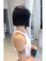 トラップヘアー 艶感ぷつっとミニボブ