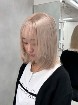 ベレーザ 川越(Beleza) 14565ミルクティーアッシュハイトーンオン眉切りっぱなしボブ