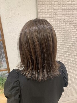 オリーブスバイネオリーブ(Olive's by neolive) イメチェン_ホワイトブロンド_外ハネボブ_美髪_ワイドバング