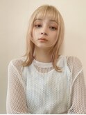 ハイトーンベージュ/顔まわりレイヤーミディアム