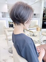 アンド ストーリーズ(&STORIES)&nbsp;大人可愛い前髪ありひし形耳掛けマッシュショートボブ30代40代