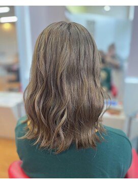 バンファミリージーナヘアー(Vanfamily gina hair) ベージュ系カラー