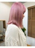 外ハネ切りっぱなしミディアム大人美人ホワイトピンクベージュ
