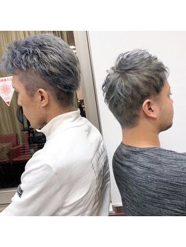 ラル(Lull) 二人ともカットしてアッシュシルバーに染めたよ/ケアブリーチ