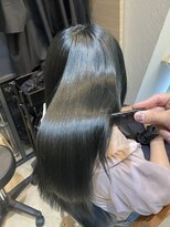 アリアツイン バイ エクラート 池袋西口店(ARiA TWiN by ECLART)&nbsp;暗め赤み消しグレーロングヘア