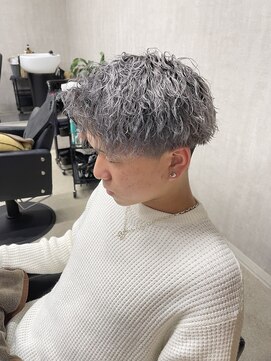 ジーナ 天神(Zina) ツイストスパイラル/ブリーチパーマ/ハイトーンカラー