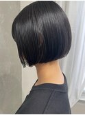 顎ライン・ショートボブ・切りっぱなし・抜け感ヘア・大人可愛い