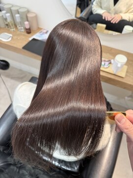 ニフティー(Nifty) イルミナカラー/レイヤーカット/水素カラー/縮毛矯正