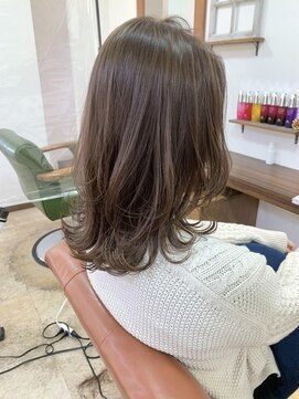 シロ(siro) 色っぽくびれミディ