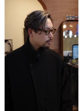 エディ(Edy) メンズホワイトシルバーニュアンスパーマ外国人風眉毛カット岡山