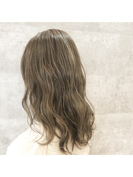 オリ(‘Oli) フォギーベージュハイライト