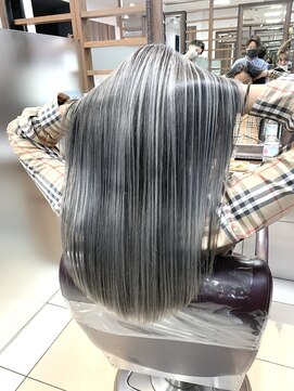 ヘアークリアー 獨協大学前店 グレー系バレイヤージュ