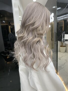 ラピス 渋谷本店(Lapis) 【White×silver】