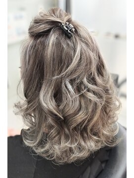 ヘアースタジオ ジェイワン(hair studio J ONE) 30代40代50代60代ホワイト＆グレージュ　ブリーチオン白髪ぼかし